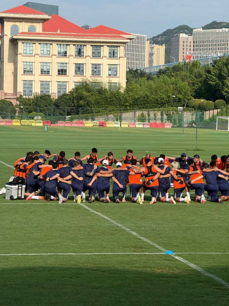 泰山赛前训练23人参加，王大雷陈泽仕王彤缺阵李源一复出