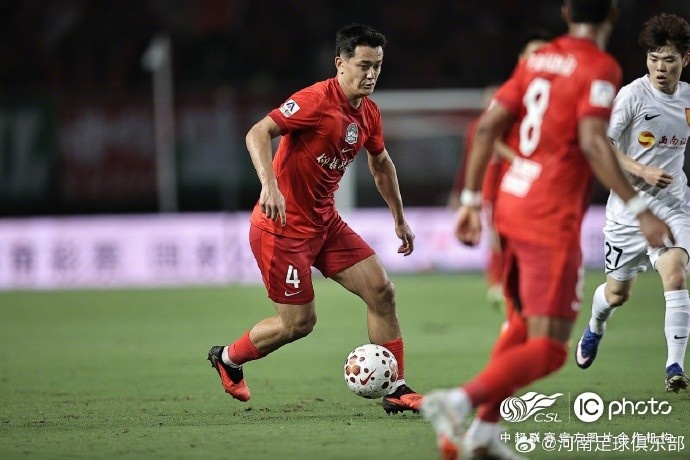 河南俱乐部彩陶坊1-1重庆铜梁龙 古斯塔沃连场破门 河南俱乐部彩陶坊1-1重庆铜梁龙 古斯塔沃连场破门
