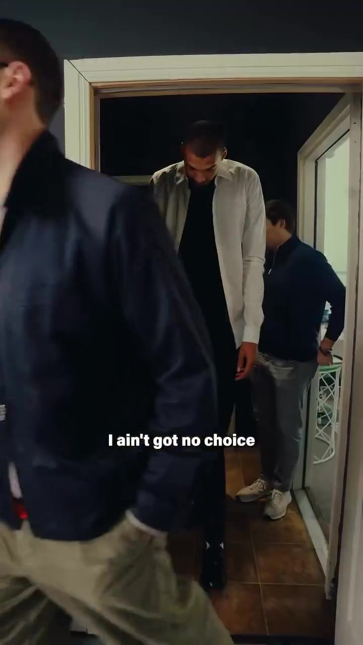 腿真长！文班亚马时尚大片来袭 化身潮男