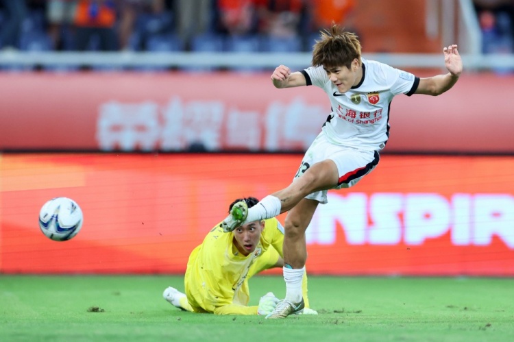 上海海港客场3-0战胜山东泰山，晋级足协杯四强