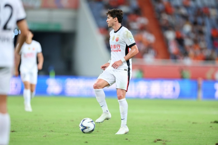 上海海港客场3-0战胜山东泰山,晋级足协杯四强 上海海港客场3-0战胜山东泰山,晋级足协杯四强