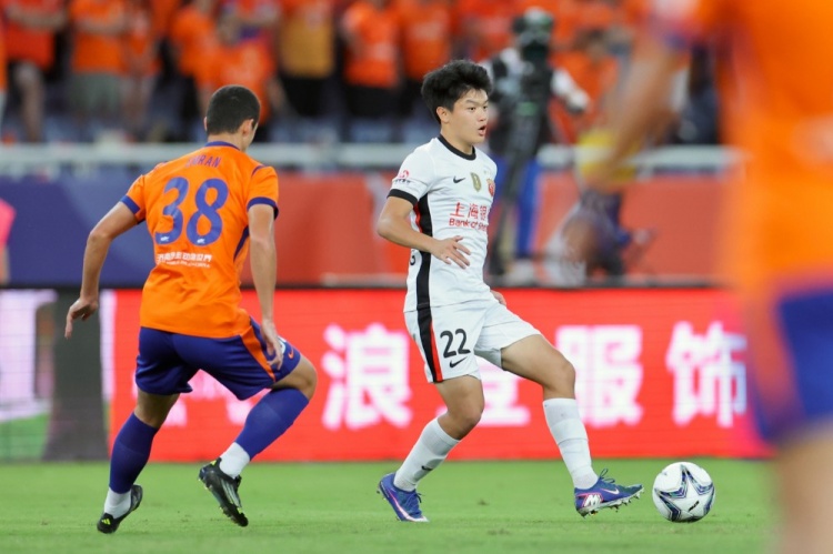 上海海港客场3-0战胜山东泰山,晋级足协杯四强 上海海港客场3-0战胜山东泰山,晋级足协杯四强