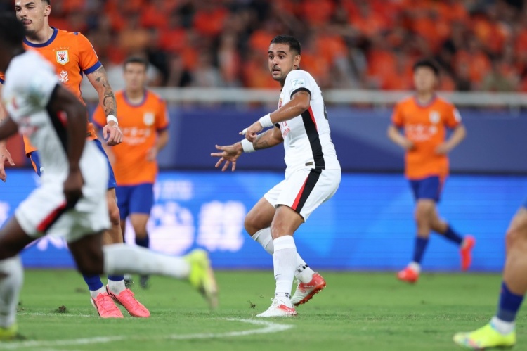 上海海港客场3-0战胜山东泰山,晋级足协杯四强 上海海港客场3-0战胜山东泰山,晋级足协杯四强