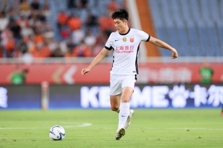 上海海港客场3-0战胜山东泰山,晋级足协杯四强 上海海港客场3-0战胜山东泰山,晋级足协杯四强