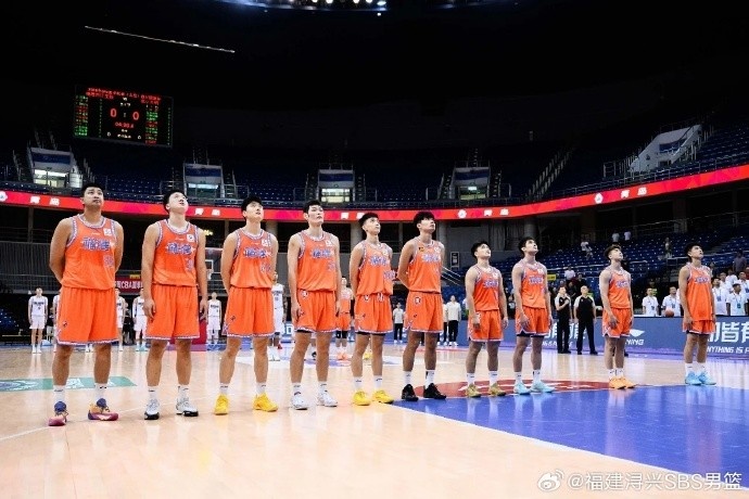夏季联赛 | 硬碰硬的对决！黎伊扬19分6板2助2断 福建不敌北京