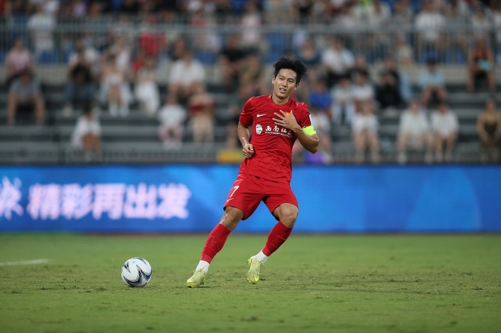 继续相信?向余望上轮替补25分钟被换下 本场首发出战担任队长