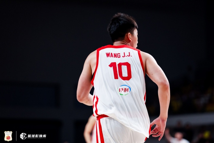 锋线尖刀!王俊杰小组赛阶段场均15.5分9板2助