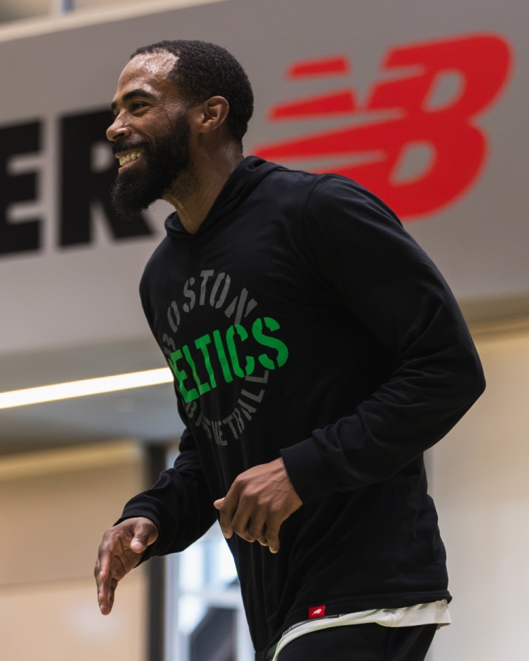怀特&康利笑容满面！绿军晒训练照：篮球季马上就要回来了