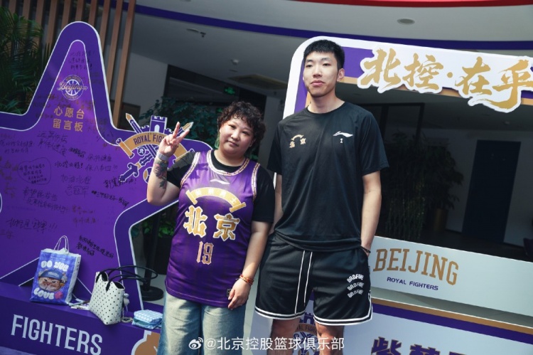 快闪店第二弹图集！廖三宁、赵嘉义化身“一日店长” 与你零距离